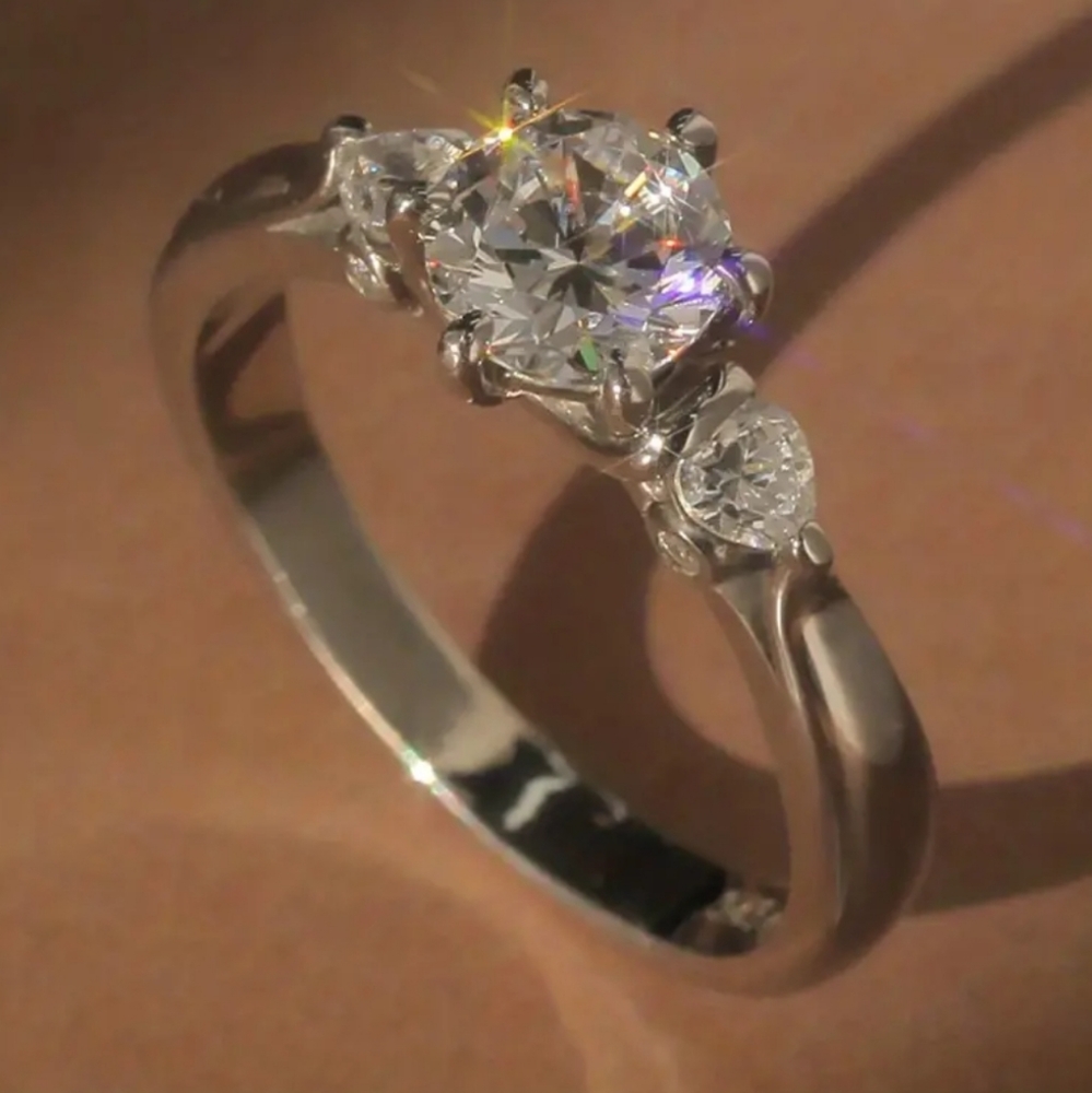 🆕️Zircon Engagement Ring 💍💎 - Picture 5 of 9